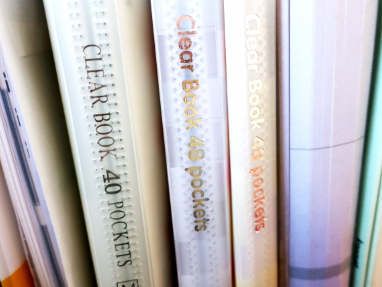 棚から溢れて困る 雑誌の保管方法や収納の仕方まとめ