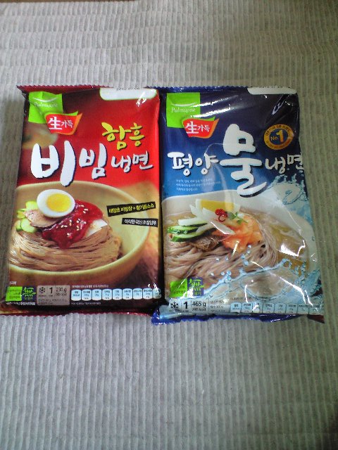 旅行で使う韓国語, 2つのおかわりください, 1. 리필해 주세요, 2. 더 주세요, 커피 리필 되나요? コーヒーおかわりできますか？ , 커피리필해 주세요 コーヒーおかわりください , 이거 더 주세요 これおかわりください , 반찬 더 주세요 おかずおかわりください , 이거 더주시겠어요? これおかわりいただけますか , 旅行で使う韓国語まとめて見るには👉🏻,