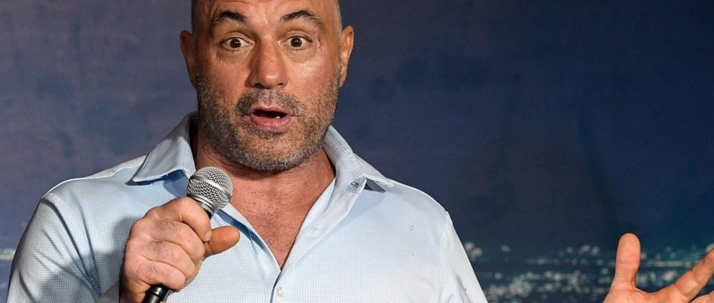 ジョー・ローガン、ポッドキャストを中断して「気が散る」「落ち着け」と叫ぶ