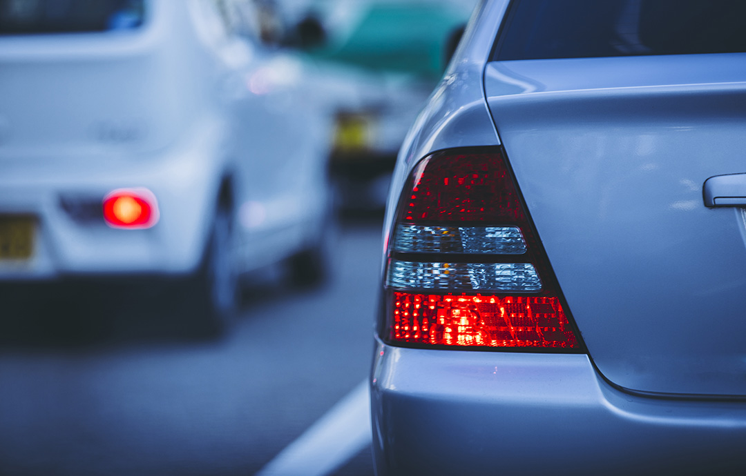 初心者でもできるブレーキランプ交換！どの車種でもやり方はほぼ同じで基本はドライバー一本でできる