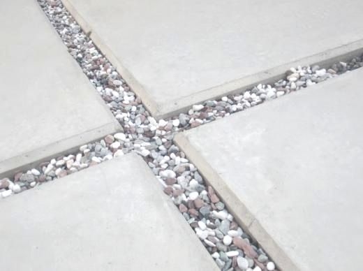 セダムとレンガを組み合わせた、おしゃれな目地の駐車場写真集外構・庭・エクステリアの北ガーデンプロデュース兵庫県伊丹市