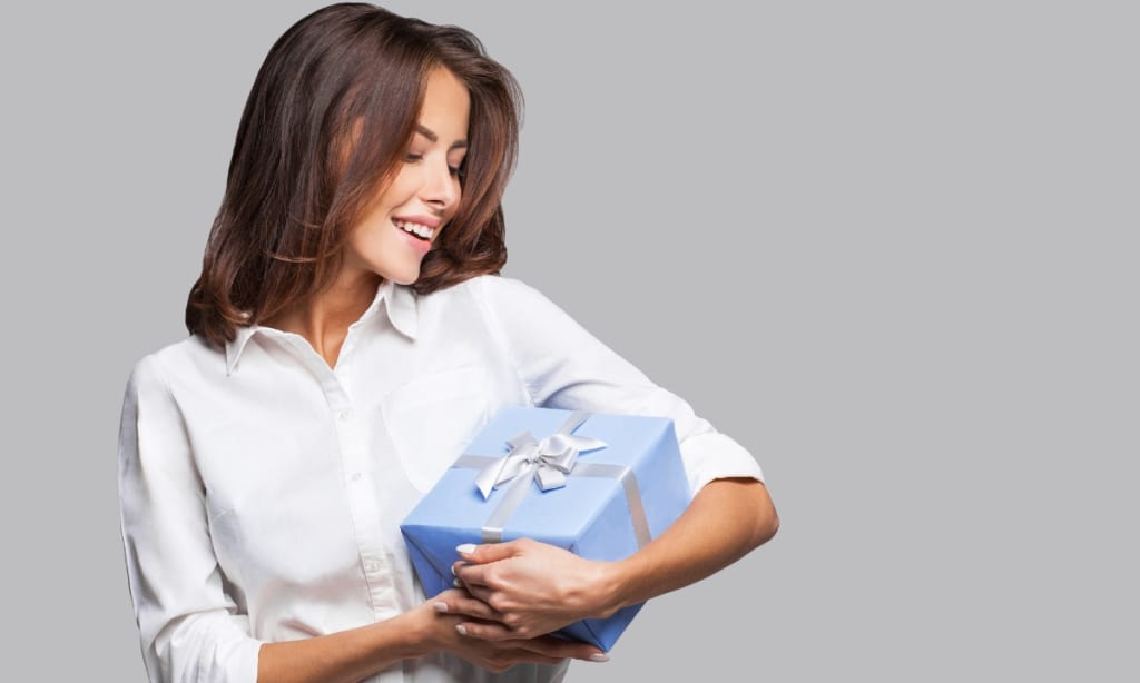 2025年職場の女性が喜ぶ誕生日プレゼント 人気ランキングTOP8！20代や30代、40代向きのものを厳選！プレゼント＆ギフトのギフトモール