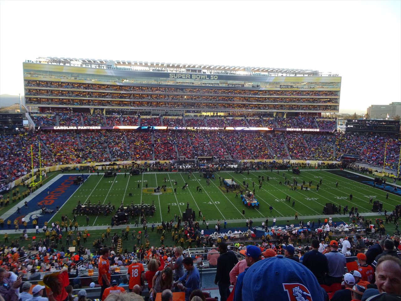 BNY Mellon Club East リーバイススタジアムのVIP席 サンフランシスコ・49ers- チープトラベルズ・チケット