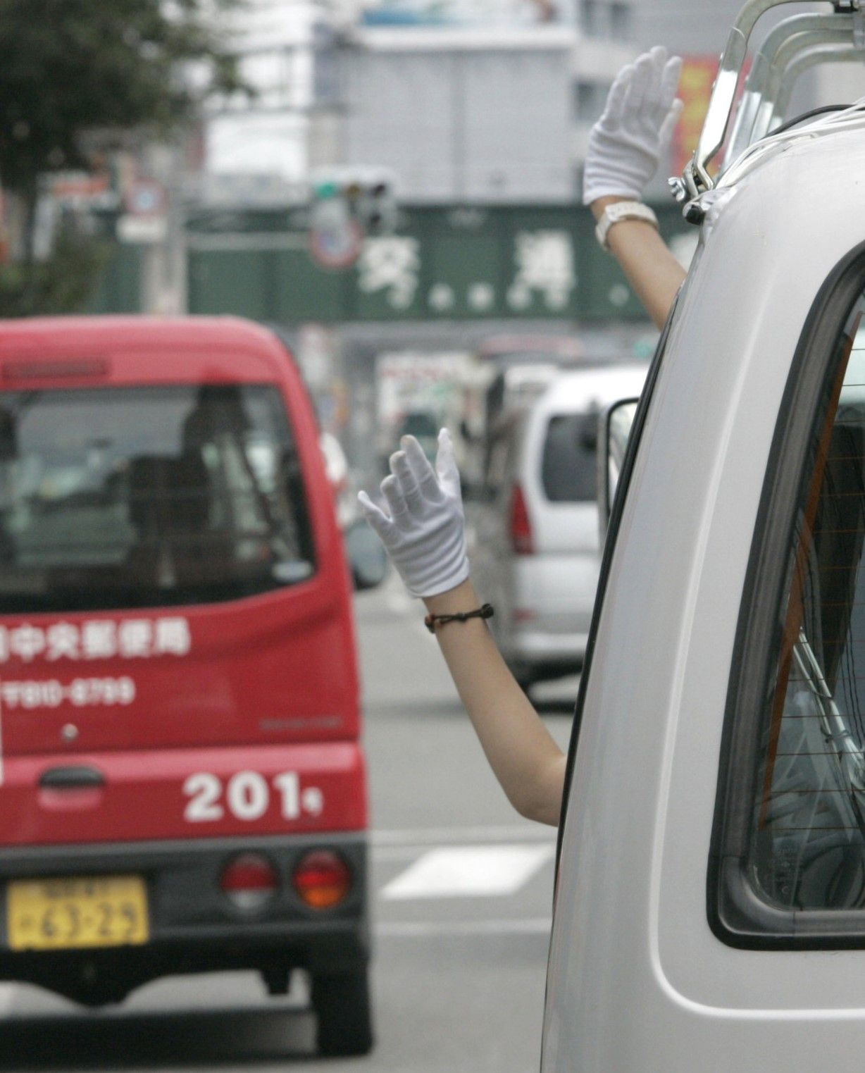 選挙カーの声、女性はウグイス嬢、男性は？政治・選挙プラットフォーム 政治山