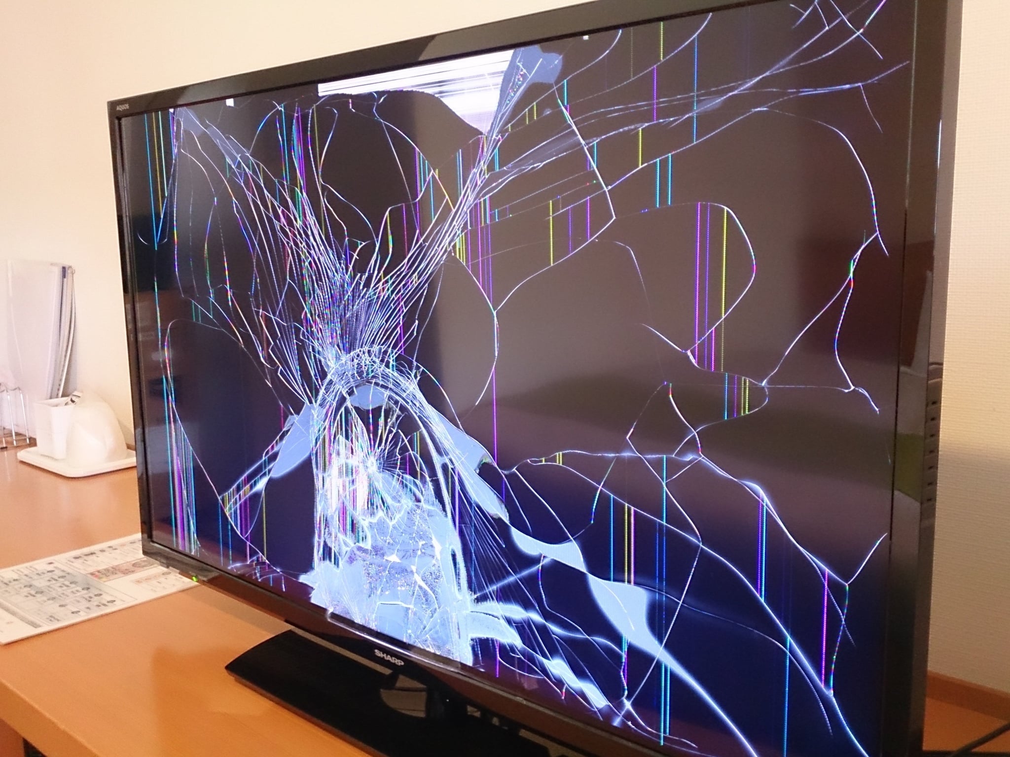 警告！！テレビの液晶割れは修理代が高額！修理代＞新品は本当だった話