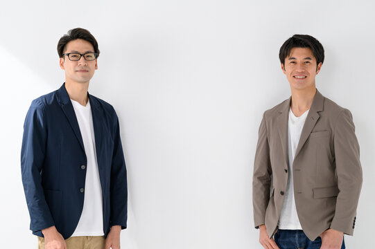 歩くビジネスマン 10827003131 の写真・イラスト素材アマナイメージズ