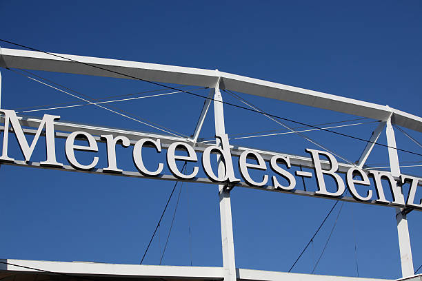 純正部品 メルセデス ワンポイント トリビア！「ウィンドウ編」 ④ このコーナーでは、「メルセデス ワンポイント トリビア！」として、メルセデスの安全性を支える大事な要素の一つでありながら、 当たり前すぎて、普段あまり気に止めることのないクルマのウィンドウ