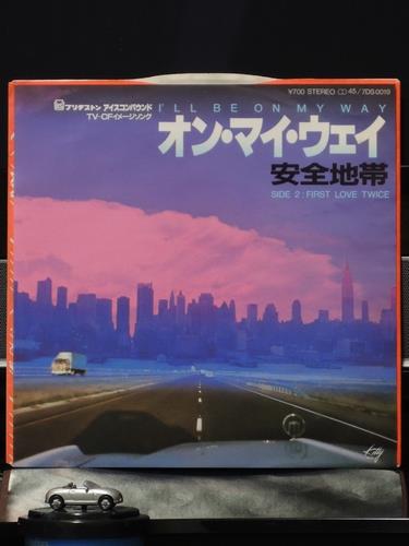 ゼブラゾーン 導流帯 の意味とは。走行・駐停車は可能？チューリッヒ