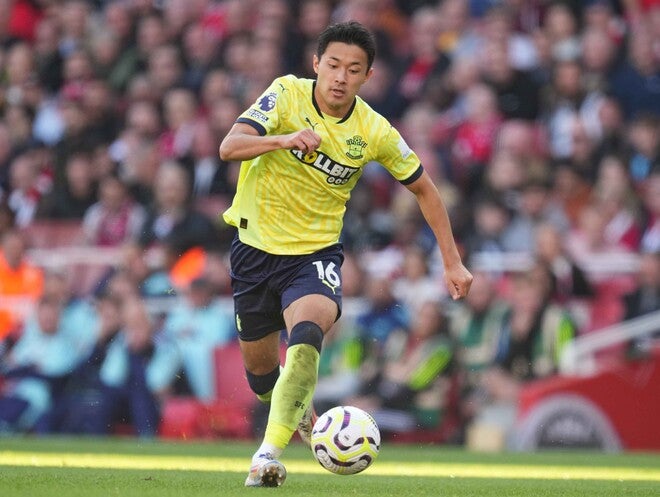 菅原由勢、体たらくなマンU相手に貫いた積極性。攻守に渡り示す存在感、ELで得た確かな収穫フットボールチャンネル