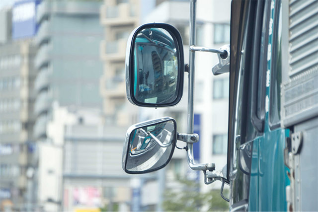 オーバーハングを解説 トラックの事故を起こさないためのポイントとは - TRUCK BIZ