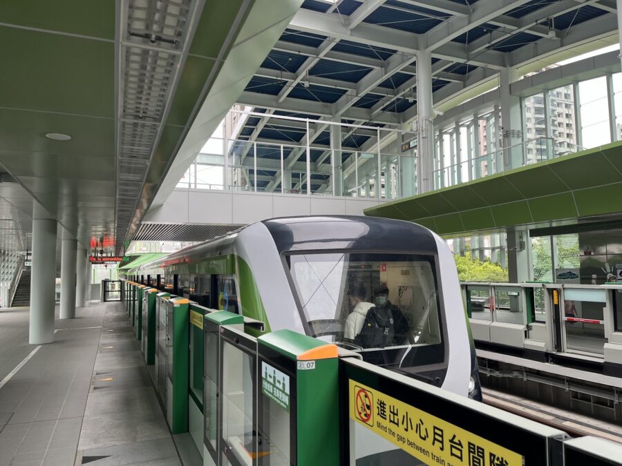 勝立生活百貨 吉林店地元住民の生活に密着したスーパーでお土産探し！台湾の風