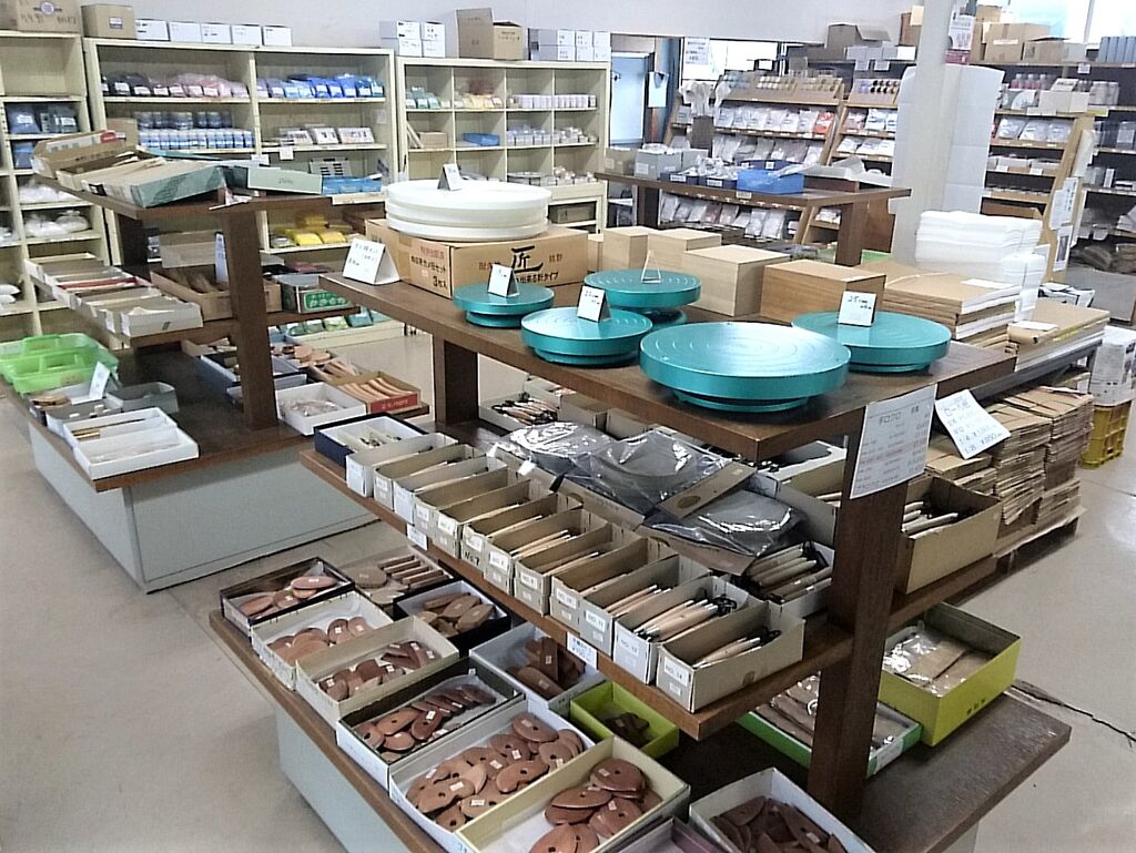 益子焼 作家もの 花瓶 花器 古民具 陶器市 ホビー グッズ益子陶器市購入品益子焼の器だけじゃない！ マキさんの陶器市の戦利品は？地元民ならではのおすすめのお店紹介もファッション雑誌『リンネル』の読みもの