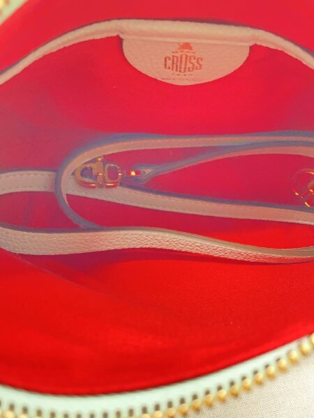 ミリタリーショップ レプマートVICTORINOX ピンバッジ 4.1888 スイスクロス レッド