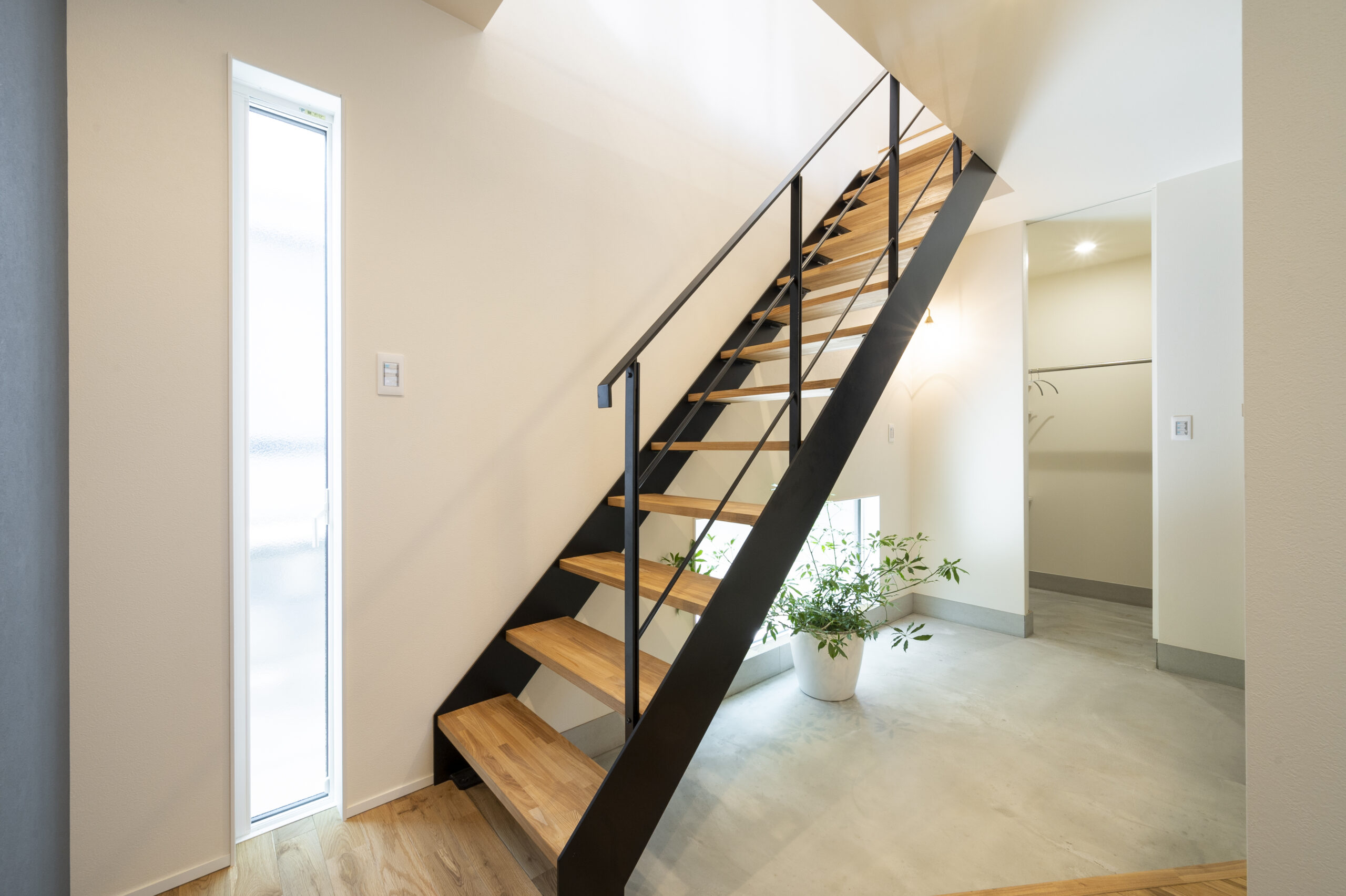 重量鉄骨はやめとけ」と言われるのはなぜ？一戸建てにおけるメリット・デメリットを解説地元福井の注文住宅は工務店リョーエンホームへご相談下さい