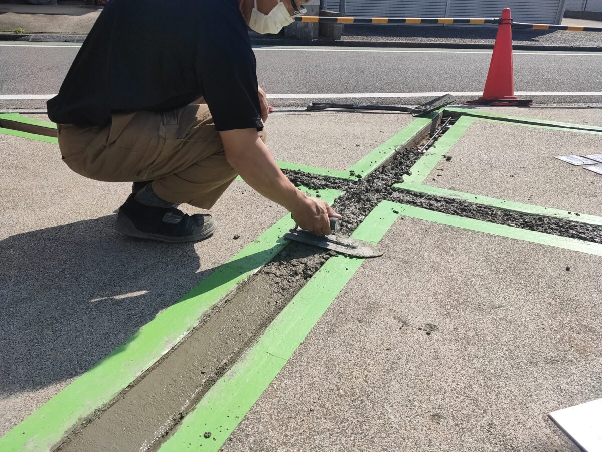 目地で魅せる！おしゃれなコンクリート駐車場のデザインアイデアをご紹介
