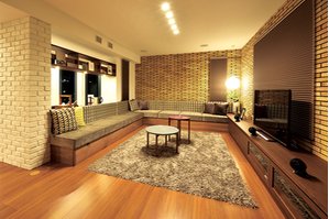 機能門柱で仕上げたシンプルな新築外構🏠 セキスイハイムさんの建売住宅になります。玄関ポーチまでの階段はライトイエローの化粧砂利を使用した洗い出し仕上げです😊シンボルツリーのシマトネリコ、目隠しになる生垣のプリペットたちの成長が楽しみです🌱宮崎 鹿児島