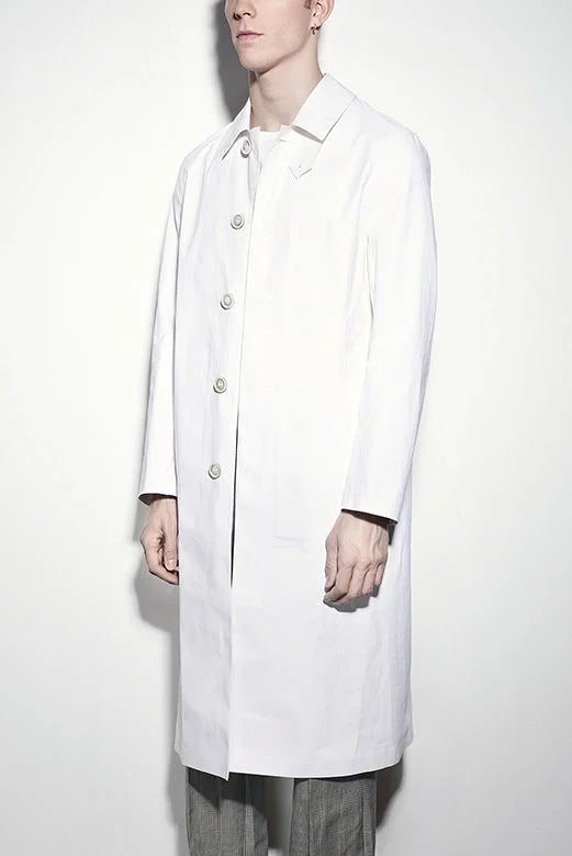 アパレル業界クイズ「Maison Margiela の販売員が白衣を着ている理由は？」 答えは投稿からチェック👀 READY TOFASHIONでは、ネットでは知ることができない ファッション業界でを目指す人や働く人の「実際の声」を発信しています 詳しくは投稿やリール動画をご覧