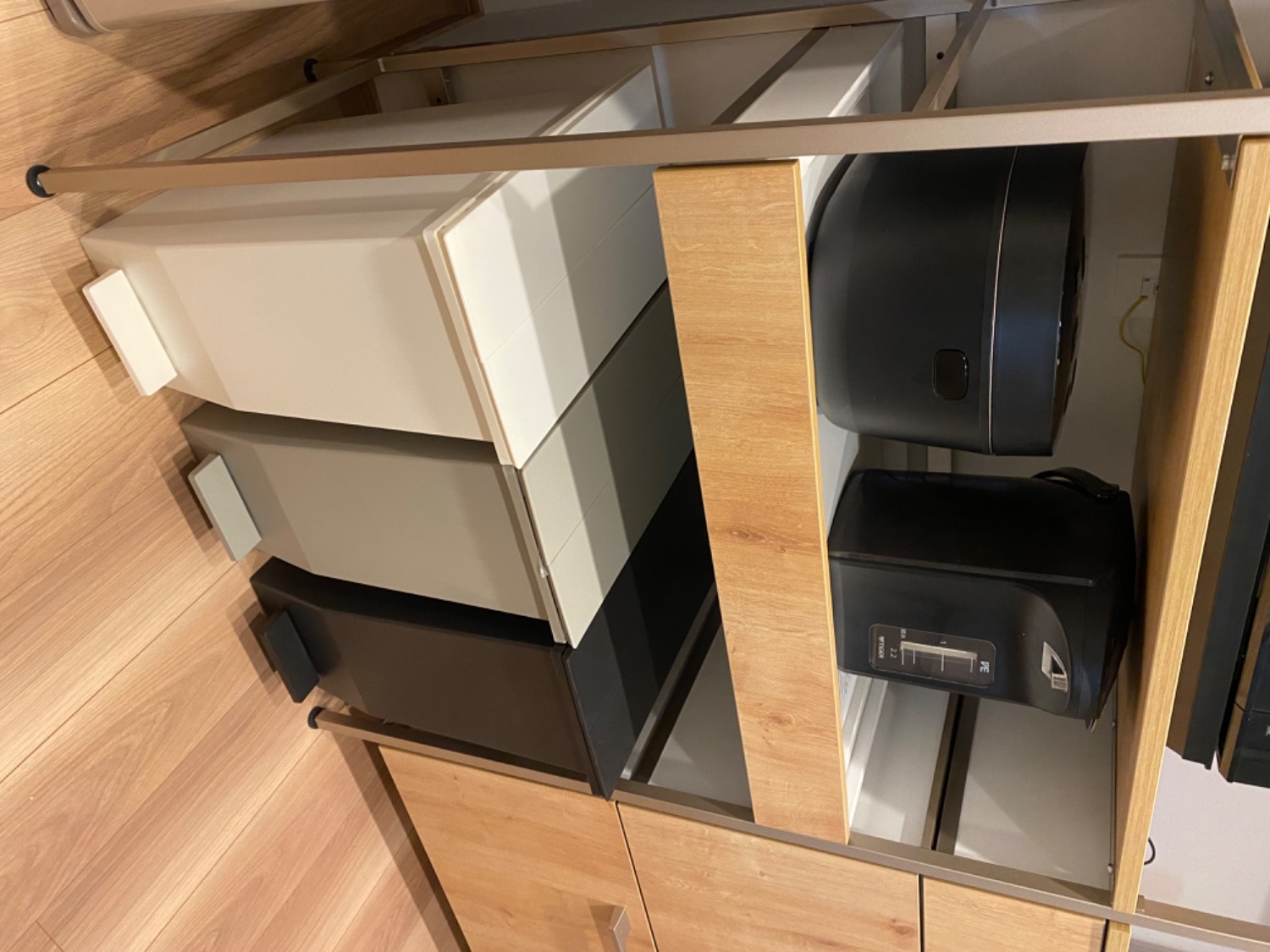 リクシルのカップボード「ノクト」が人気の理由とは？ゴミ箱収納やサイズ・色選びについて