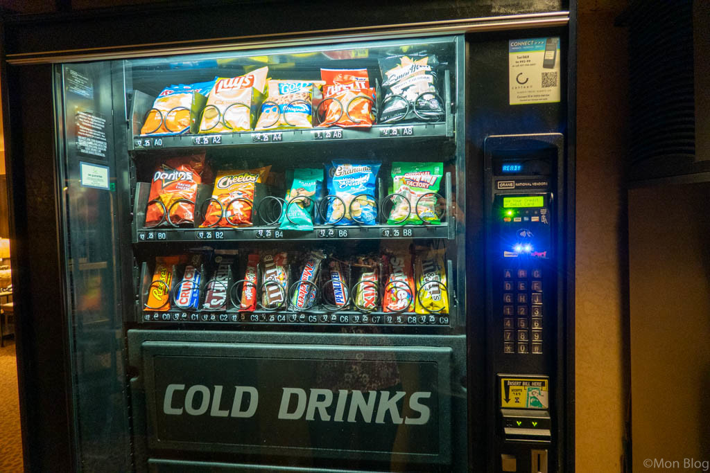 🇺🇸アメリカの自販機 どんなものがあるか探しに行ってみた❗️, 🌟公式グッズ販売始めました❗️🌟, akariintexas.com,※日本語 英語対応, ※海外発送対応 ※お届け先により生産、発送場所が変わります。 ,YouTubeでアメリカの日常生活、日本人視点の面白い文化の違い、カルチャーショックなどシェアしてます🔎@akari_txで検索してね❤️