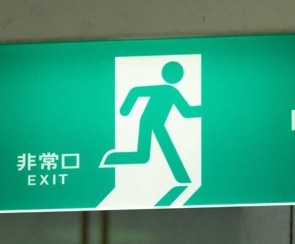 交通機動隊白バイやパトカーで違反 ：警視庁のバッジ３５種類、初めて一挙公開：時事ドットコム