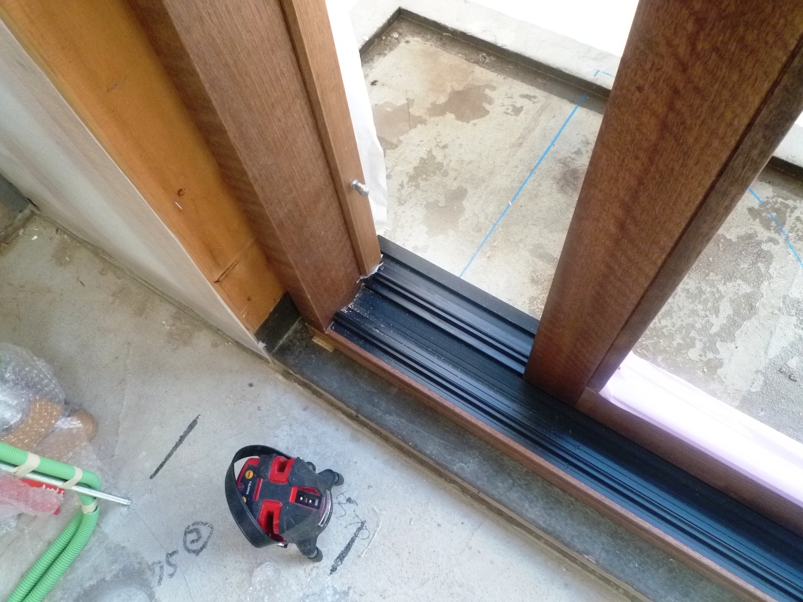 ヘーベシーベ 引違い木製サッシのプロファイルウインド