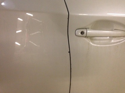 車を擦ったら塗装がはげた！対処方法や費用を解説楽天Carマガジンクルマの維持費をお得にする情報をご紹介