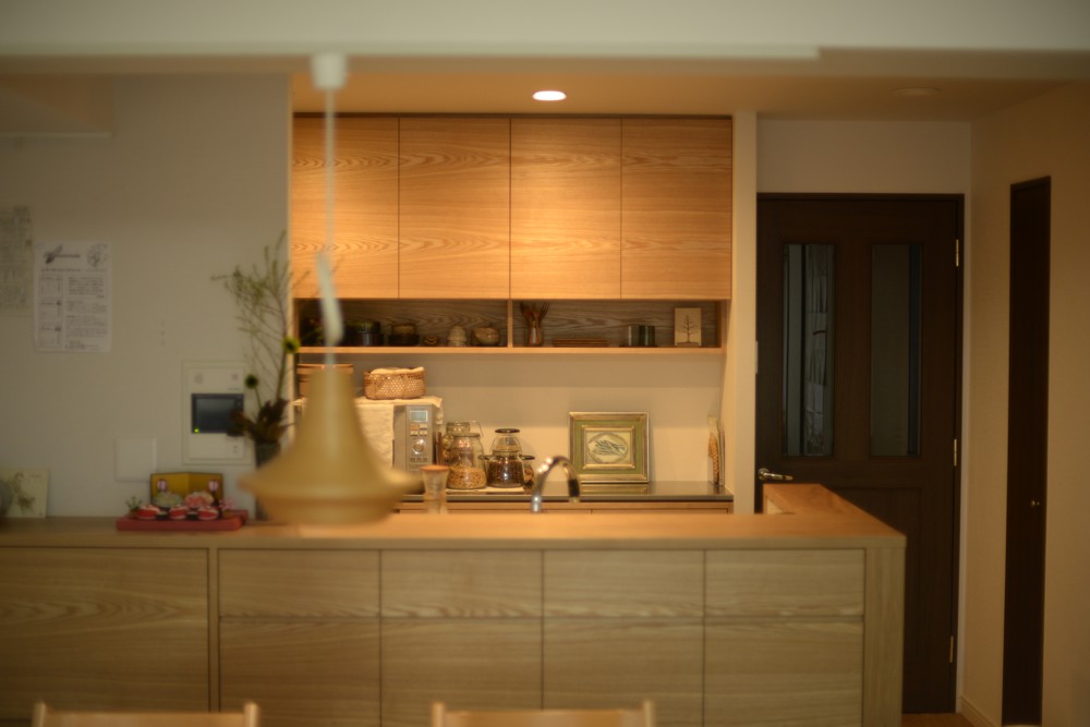 お得なCPあり キッチンカウンター 対面式 間仕切り おしゃれなテーブル アイランドカウンター 収納 ゴミ箱 レンジ台 家電収納 ダストボックスゴミ箱 幅150 奥行60 高さ83 ホワイト mihamaMiHAMAの家具