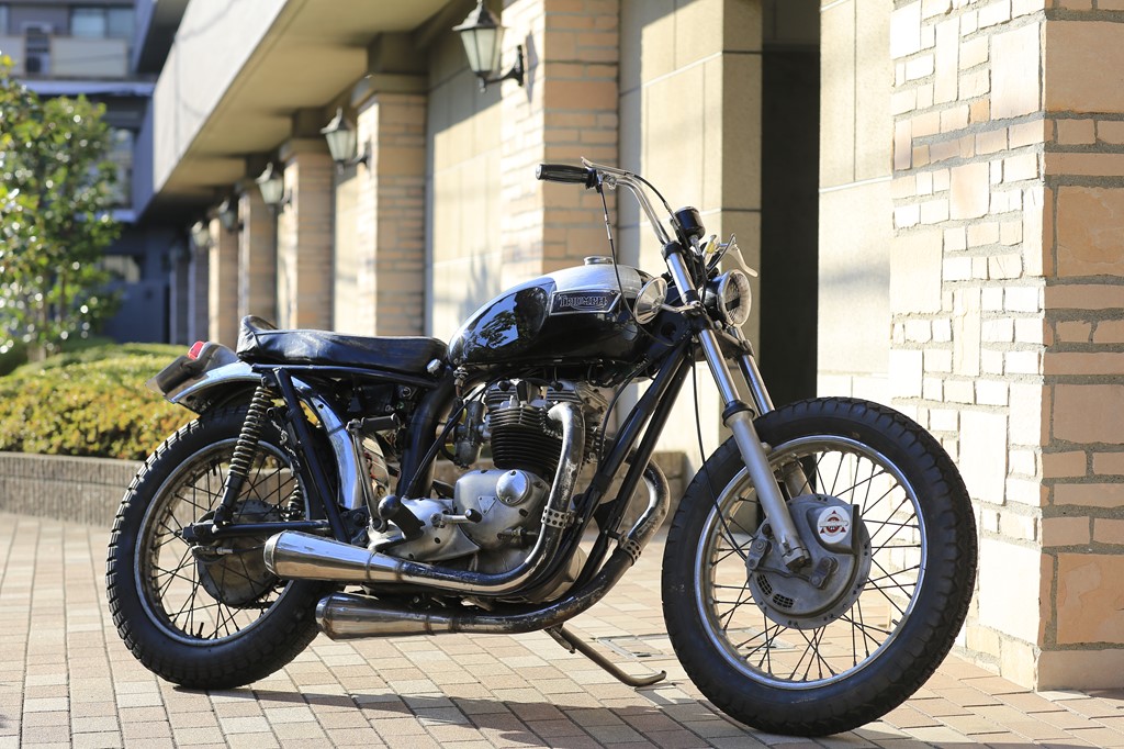 スタッフKEI TRIUMPH ボンネビルT100愛知県へ納車です！ – Escape Blog