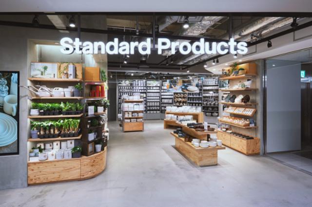 ♥Standard Products by DAISO・ 10月22日新宿アルタ の1階にopenしたスタンダードプロダクツ byDAISO ・ お客さんが多くて、店内写真は諦め😅 ・ 可愛いワイヤーバスケット みっけてget✨ ・フルーツバスケットJAN：4550480024288 ☑︎size：Φ24.5