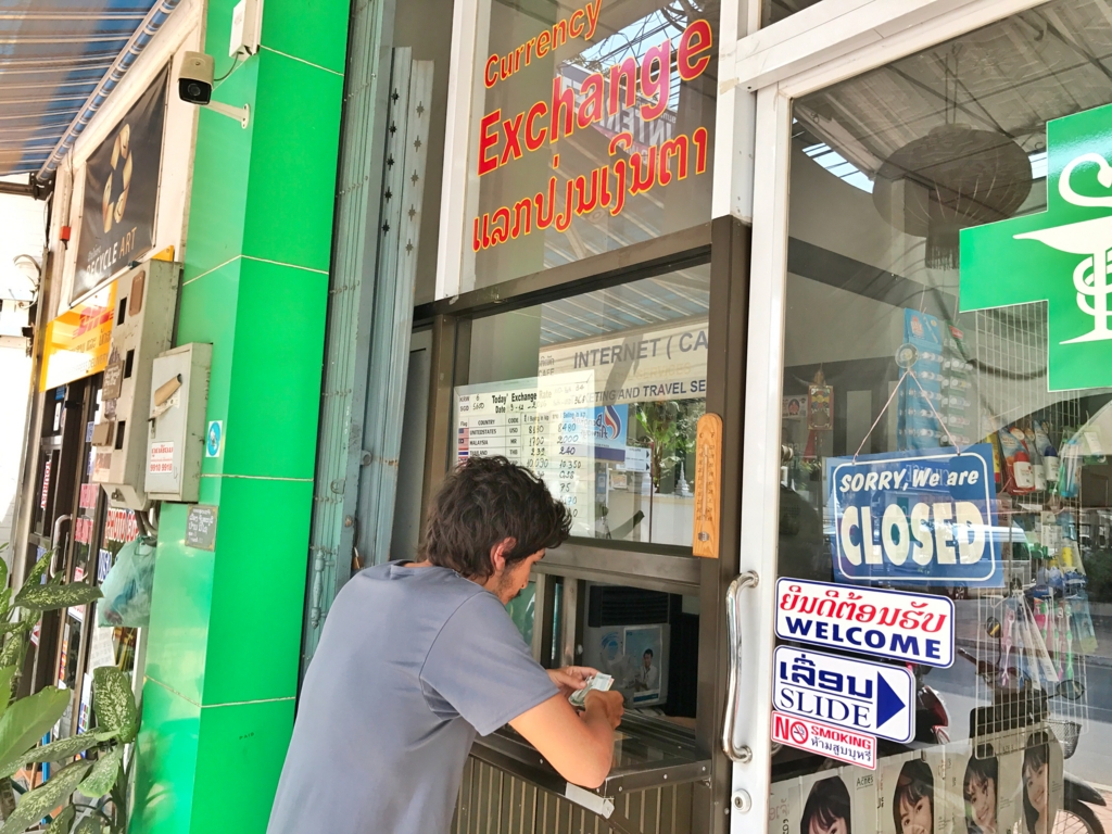 ラオスの通貨「キープ」頭の中で簡単に日本円換算する方法 シンプル 冷たい犬の冒険