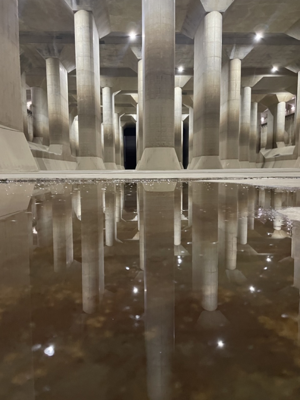 首都圏外郭放水路の調圧水槽入口 写真素材6055722- フォトライブラリ