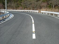 キャッツアイ。あなたはどっちを想像します？バイクライフをもっと楽しく