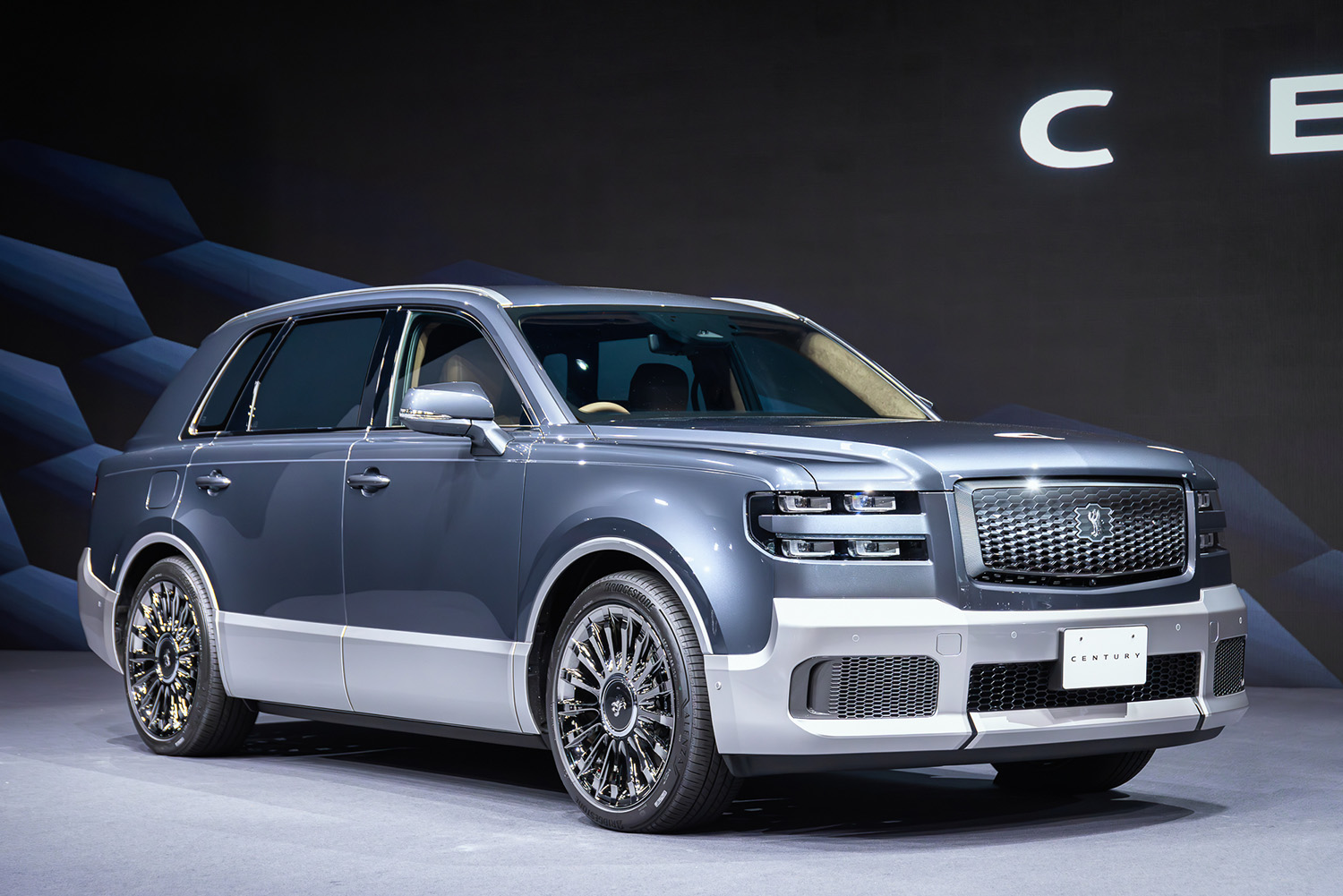 株式会社99グループモーターリンク熊本50センチュリーセカンドカーTOYOTA定番カスタム日頃乗りスタイル全塗装車両カーテン付き車はセンス後期仕様イデアル車高調WORKホイールワンオフマフラーワンオフリアウイングスパッタシルバー短縮