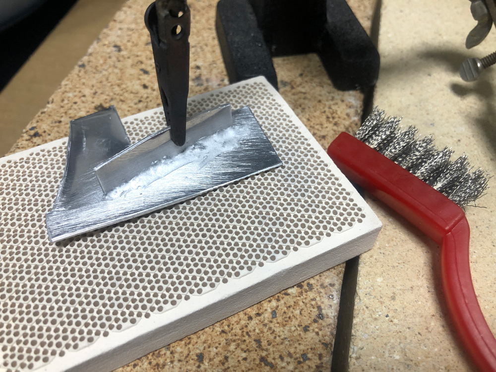 アルミろう付等の手ロウ付けによるロウ付加工なら電興製作所へ