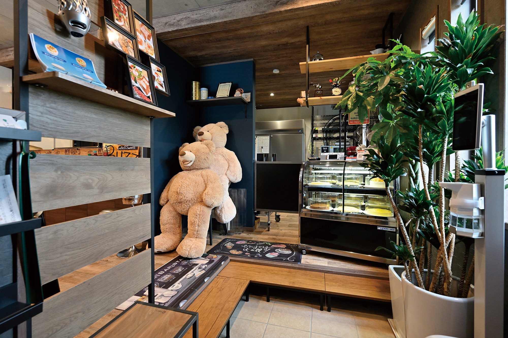 アウトドアリビングを望む カフェの厨房のようなキッチンスミカマガジンSuMiKa建築家・工務店との家づくりを無料でサポート