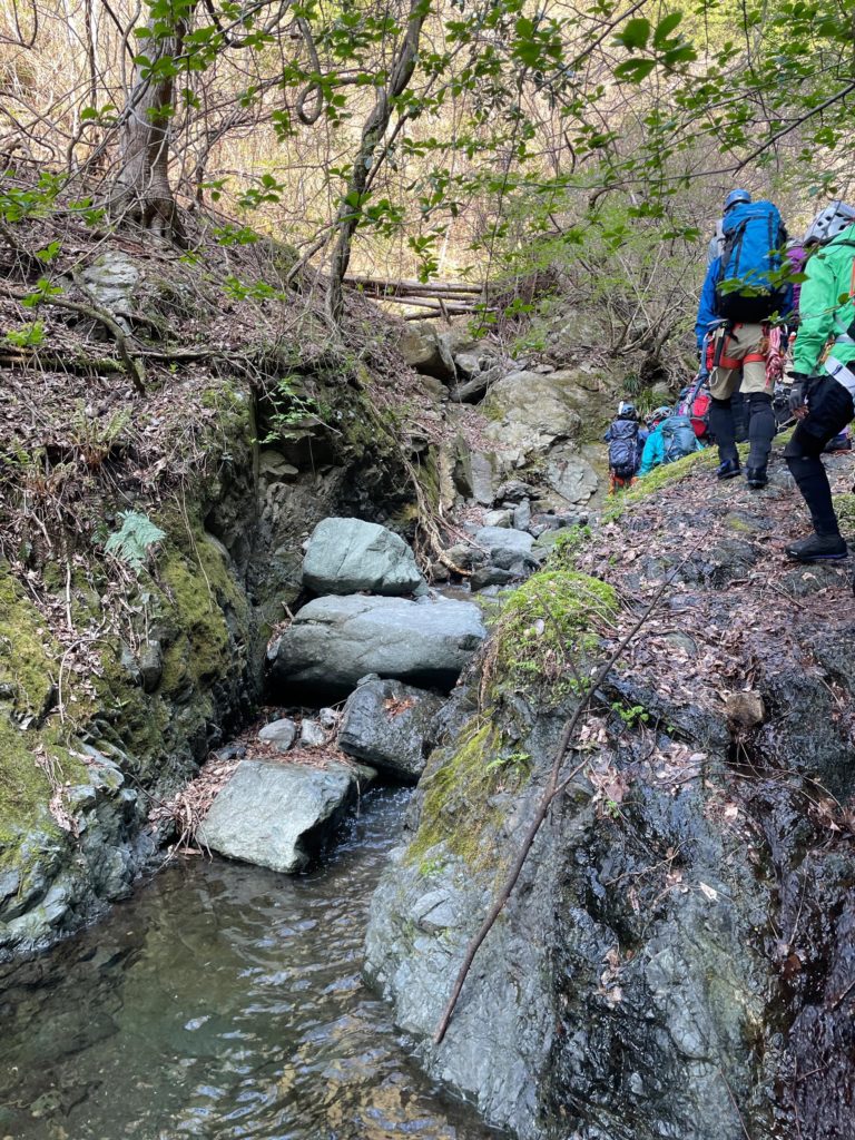 三ノ塔、塔ノ岳の登山口、菩提峠の駐車場情報