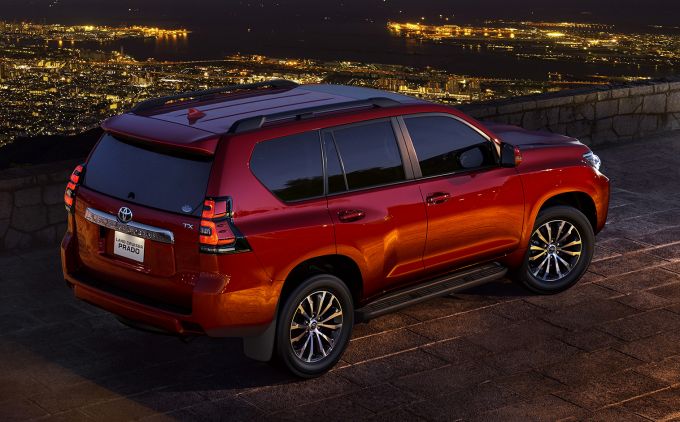 ランドクルーザープラドの新古車・中古車の値引き相場を公開！交渉のコツは？くるまはっく