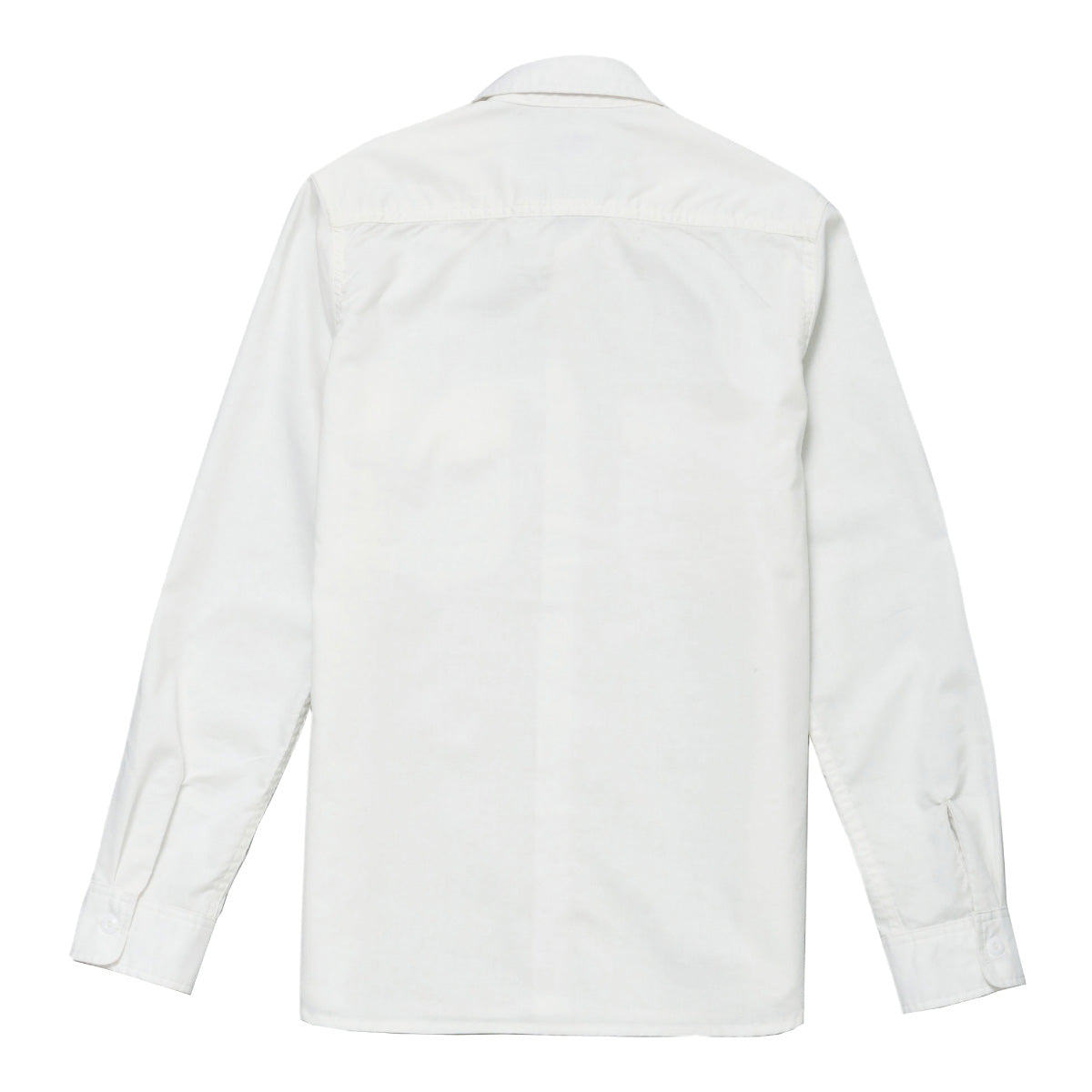 大人が着るシャンブレーシャツ