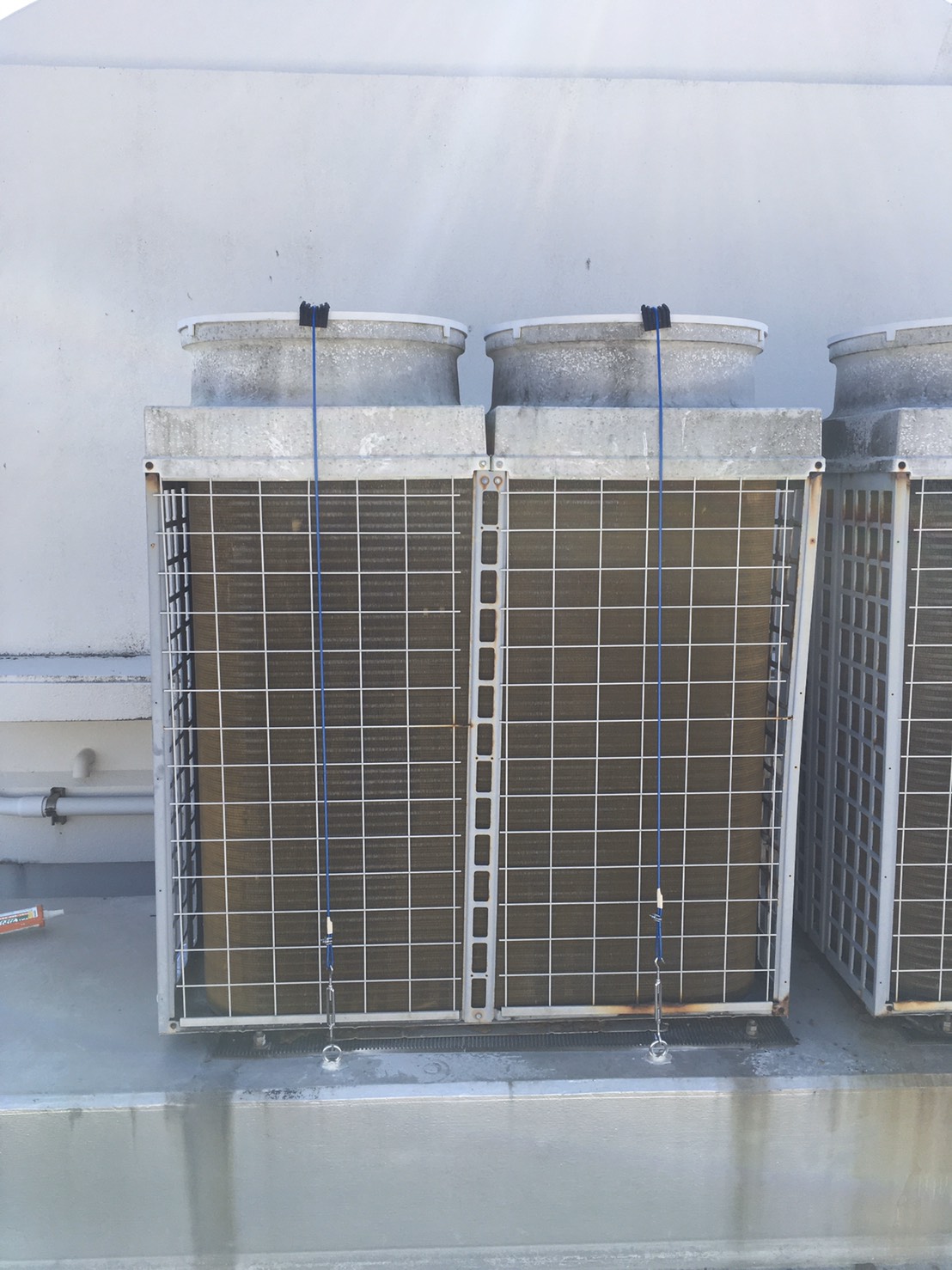 Amazon.co.jp: エアコンカバートップ 室外機用エアコンカバー、プラスチック製天蓋、冬用積雪カバー、耐候性、ワイヤーロープ固定ライムサイズ : 92x41x14cm: ホーム＆キッチン