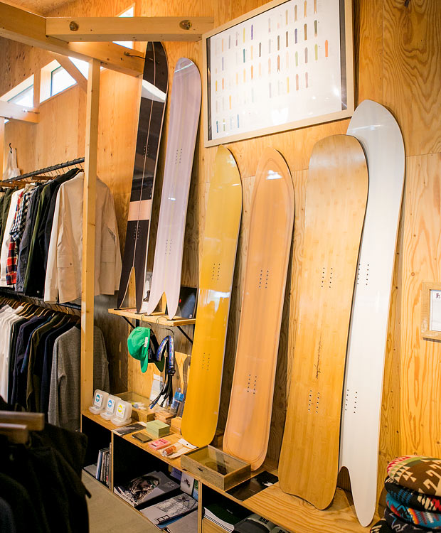 先日、北海道・東川町にお店を構えていらっしゃるSALTさんにお伺いしました。 @salt_higashikawa @due_salt旭岳のふもとに位置する、 厳しくも壮大な自然の中にあるお店。 ちょうど、お店の目の前にある桜の木においしいさくらんぼが実っていて、たくさんいただいて