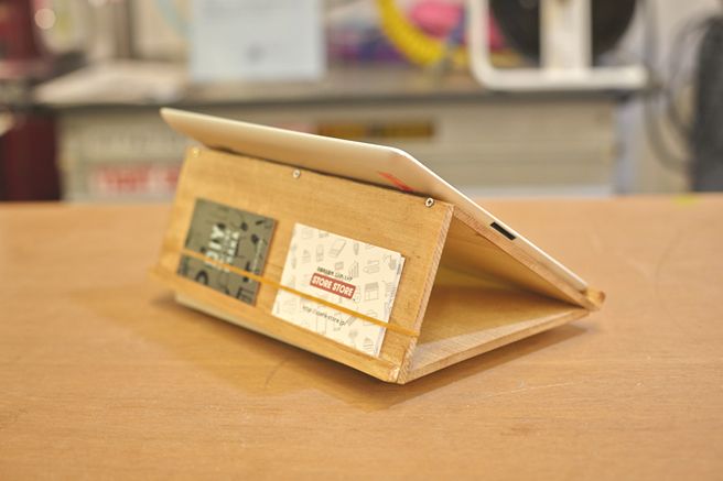 最新 貼り付けタブレットスタンド5選100均にある？自作方法もランク王