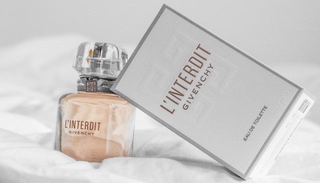 メルカリ 香水 箱あり 梱包 方法TikTok