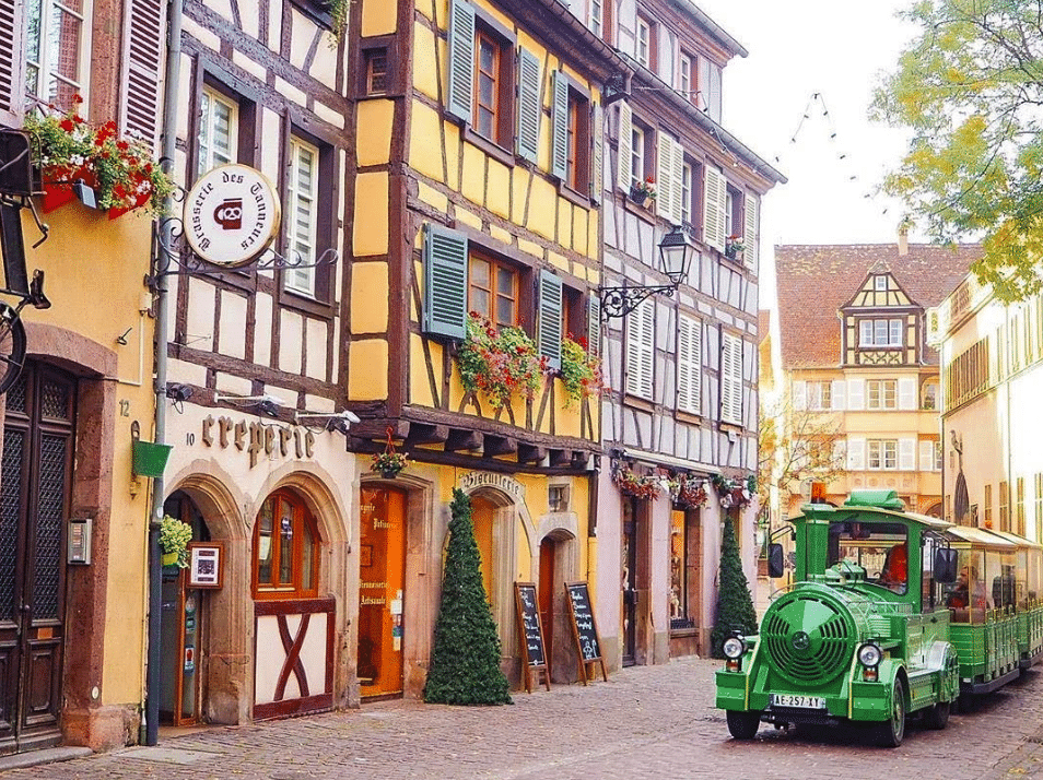 建物外観を表す建築用語：エクステリア・エントランス・ファザード大阪の屋根工事なら街の屋根やさん大阪吹田店