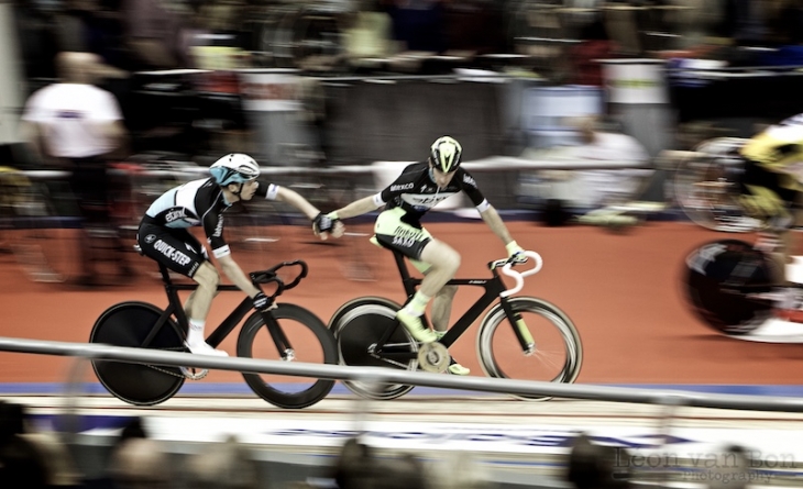 ヴェロドローム見学ツアー - ヴェロドロームにセミとまれ
