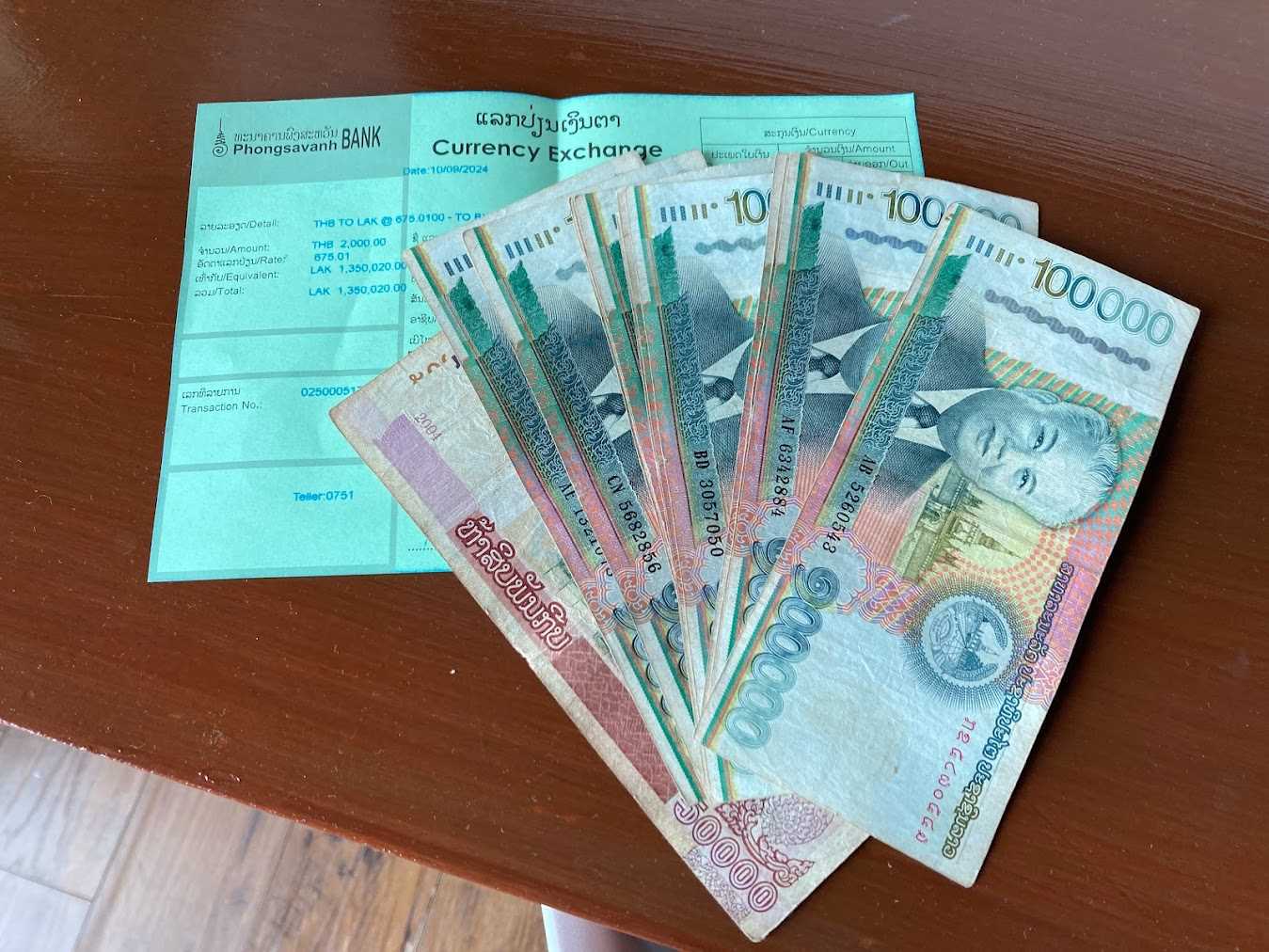 ラオス通貨への両替、レート、注意点くらの旅行記