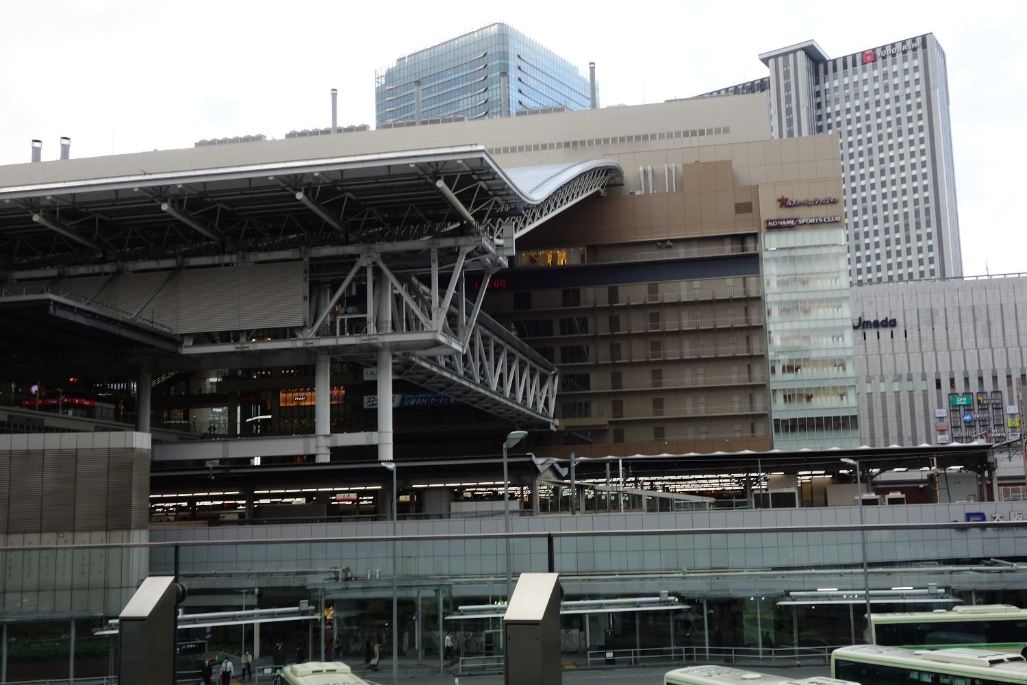 大阪駅ノースゲートビルディング１１階「風の広場」散策編 奈良＆大阪２泊３日旅 』キタ 大阪駅・梅田大阪 の旅行記・ブログ bymasapiさん フォートラベル