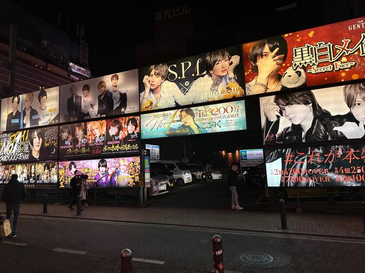 新宿・歌舞伎町のホストクラブ看板に異変 28日から広告文言の規制強化