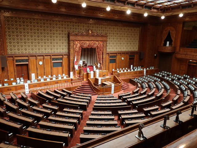国会議事堂案内 国会外景：参議院
