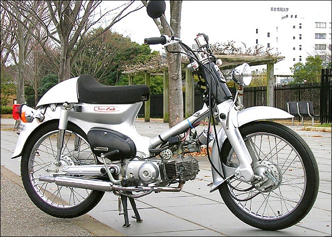 ホンダ スーパーカブ 専用品 C90 用 C50 C70 リトルカブ にも アップマフラー スクランブラーマフラー スチール メッキ ブラック 外装カスタムパーツ 社外品 : トップセンス - 通販 - Yahoo!ショッピング
