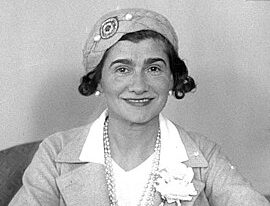 英文フォント素材 素敵な言葉シリーズ・シャネル「翼を持たずに１」ホワイト - M&M Collection